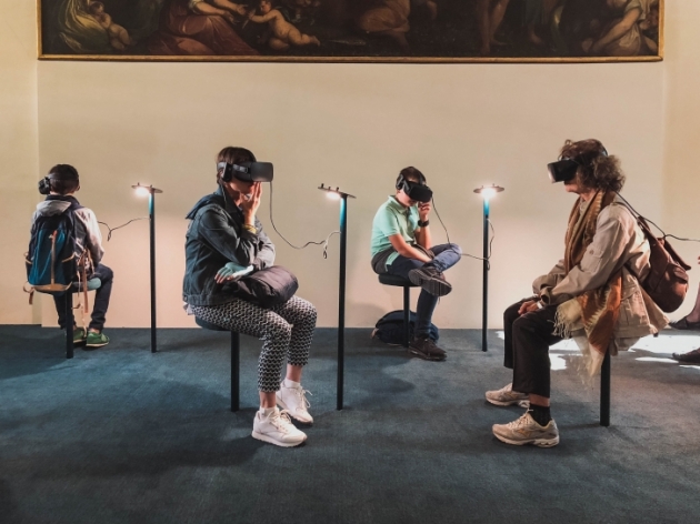 Quatre persones duen ulles de realitat virtual | Lucrezia Carnelos