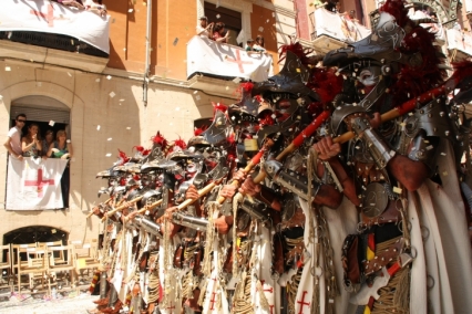 Una filà dels Moros i Cristians a Alcoi.