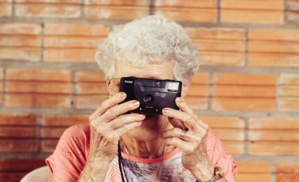 Old Lady Photographer  January 23, 2015   Tiago Muraro @tiago