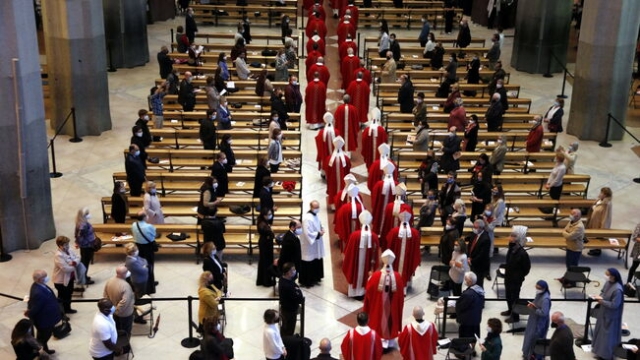 Els feligresos a la Sagrada Família en la beatificació de Joan Roig Diggle el 7 de novembre del 2020 / ACN